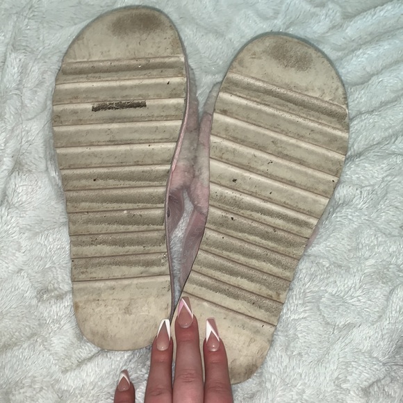 Fuzz'n Slipper Slides - Koolaburra by Ugg - Picture 2 of 4